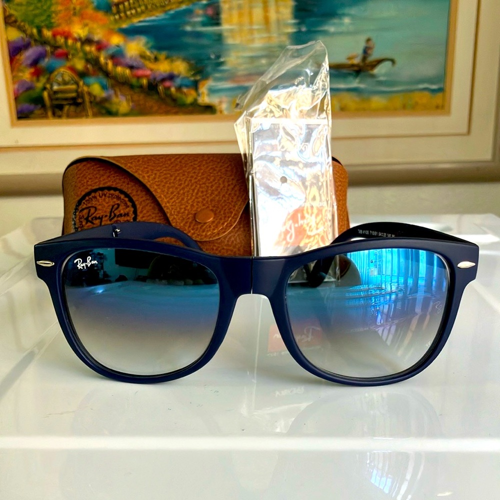 Ray-Ban Wayfarers Folding Gradient Sunglasses NWT ☀️😎🕶️
